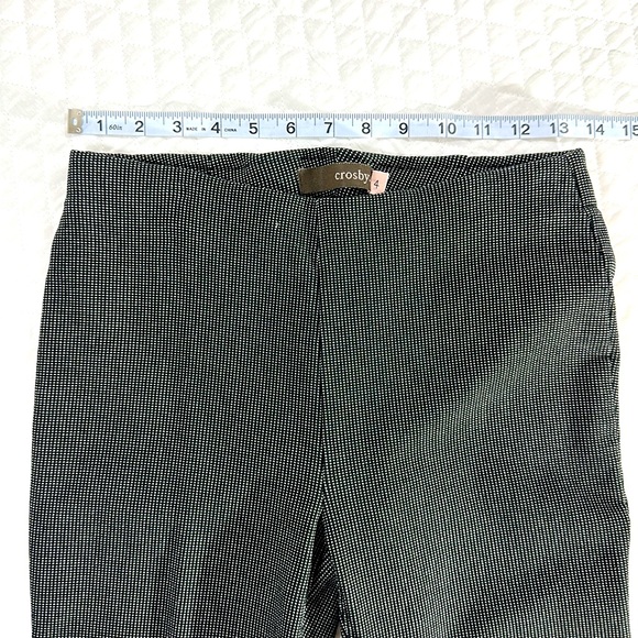 Crosby Pull on Ankle/Cropped Black & White Tweed Pants Size 4 Faux Back Pockets - Picture 2 of 10